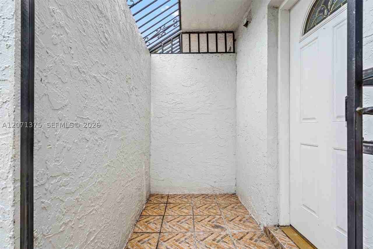 319 Nw 109th Ave #3B - Photo 4 of 26