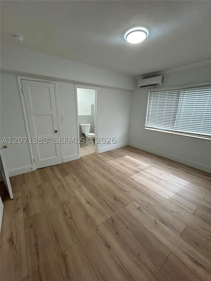 505 Ne 82nd St #5 - Photo 4 of 6