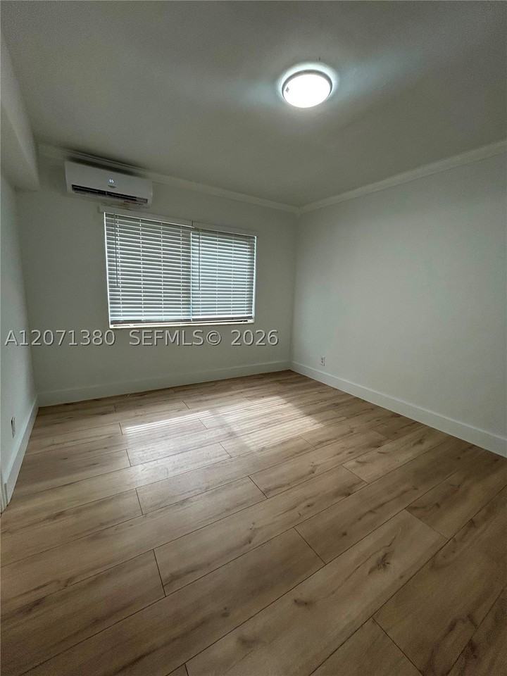505 Ne 82nd St #5 - Photo 6 of 6