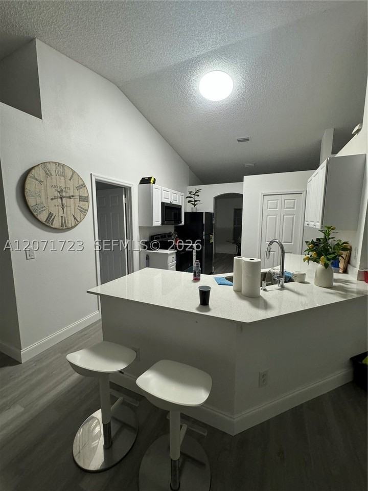 8356 103rd Ct - Photo 2 of 29