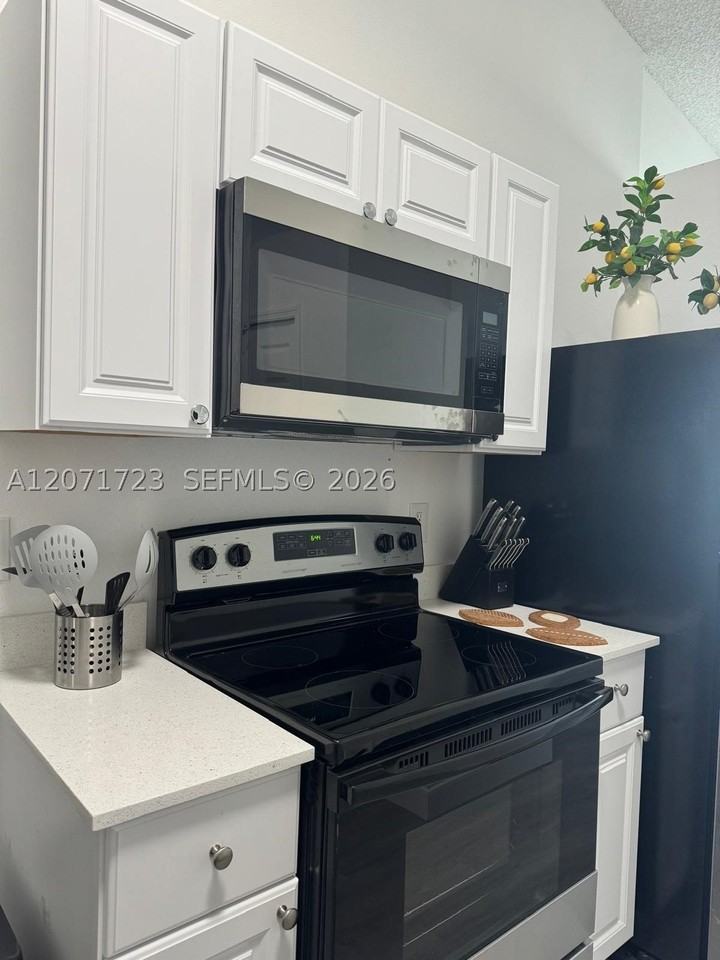 8356 103rd Ct - Photo 4 of 29