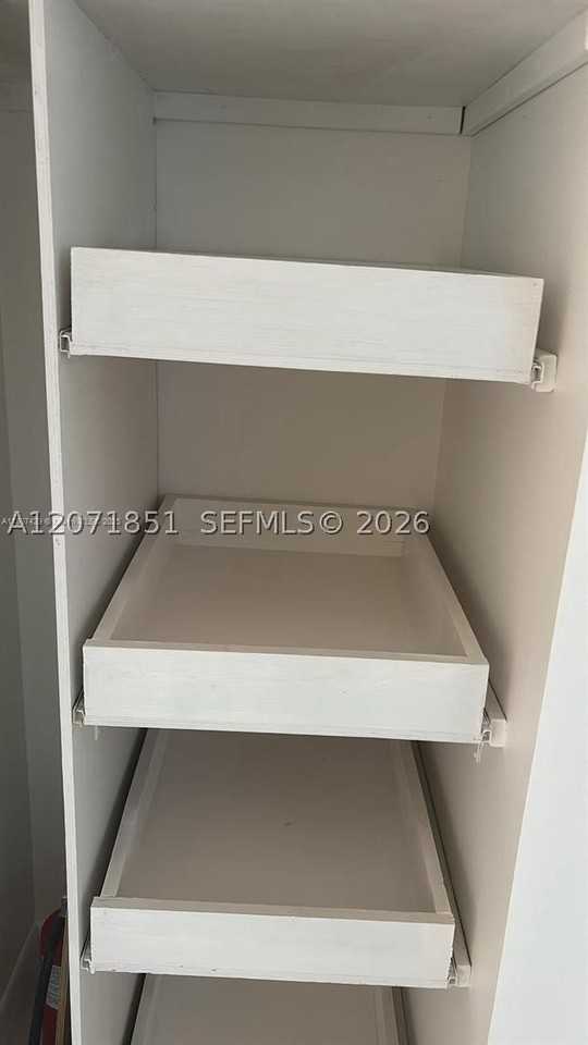 3 Finsbury Ln - Photo 4 of 19