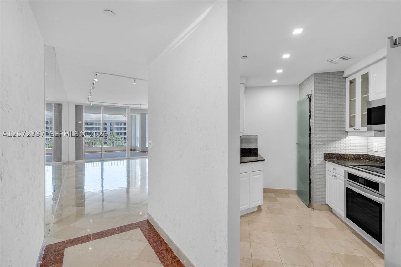 715 Crandon Blvd #PH5 - Photo 2 of 50