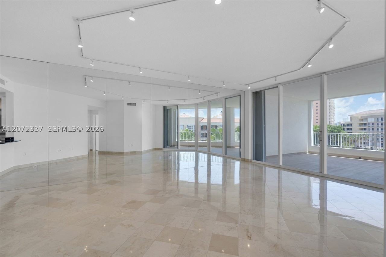715 Crandon Blvd #PH5 - Photo 7 of 50