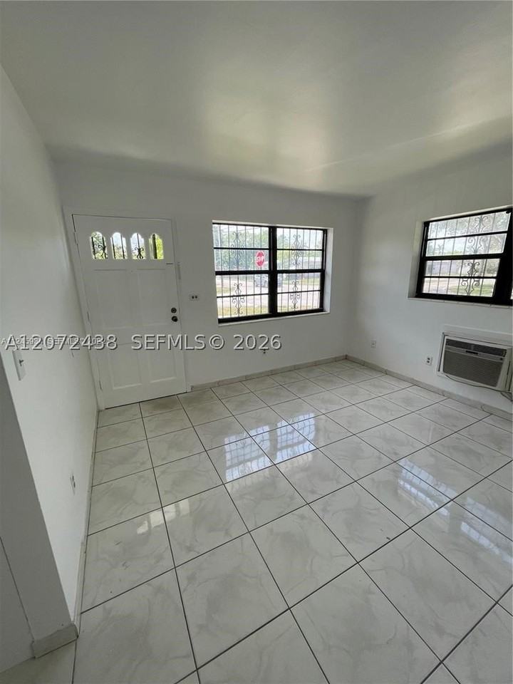 505 Ne 142nd St #A - Photo 2 of 17