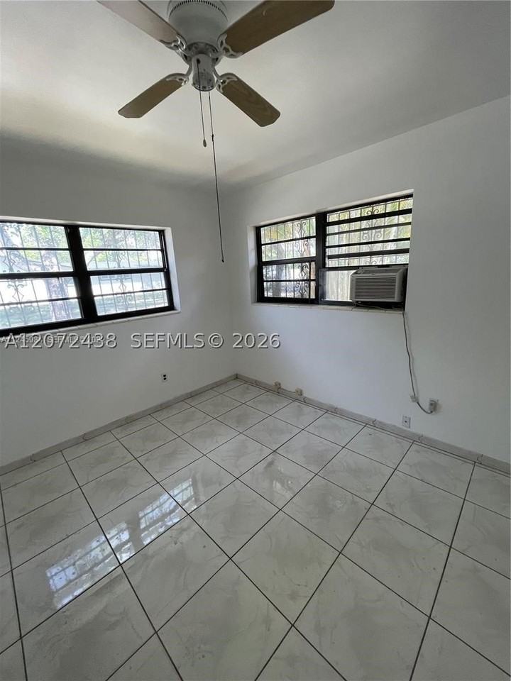 505 Ne 142nd St #A - Photo 3 of 17