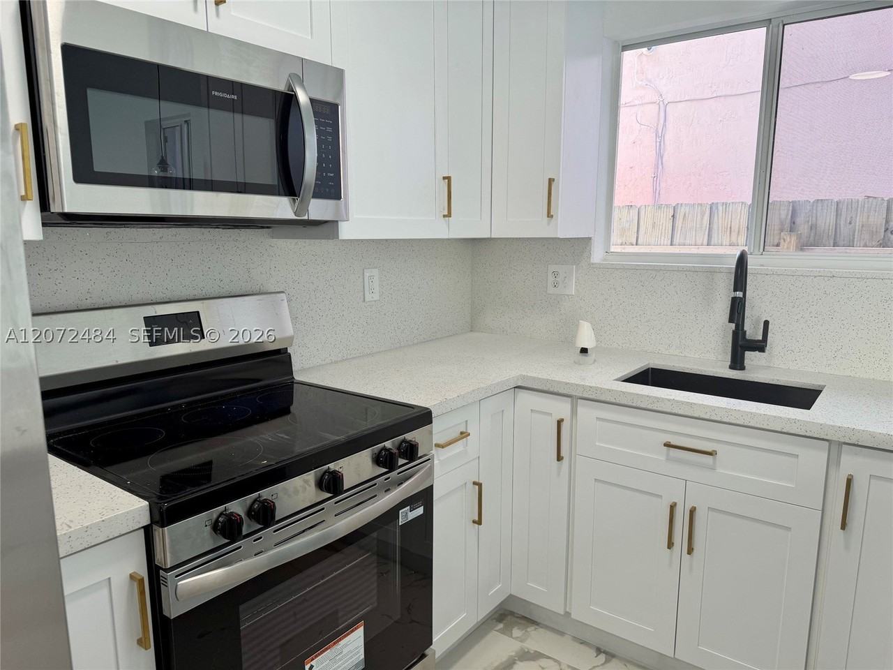 3401 Ne 4th St - Photo 4 of 21
