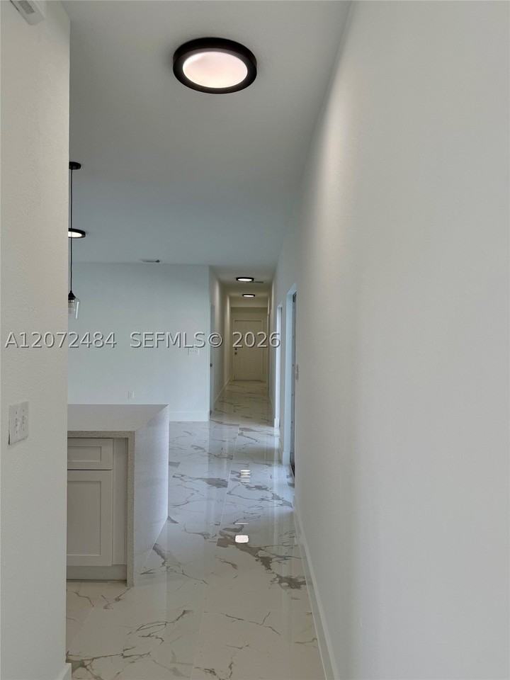 3401 Ne 4th St - Photo 7 of 21