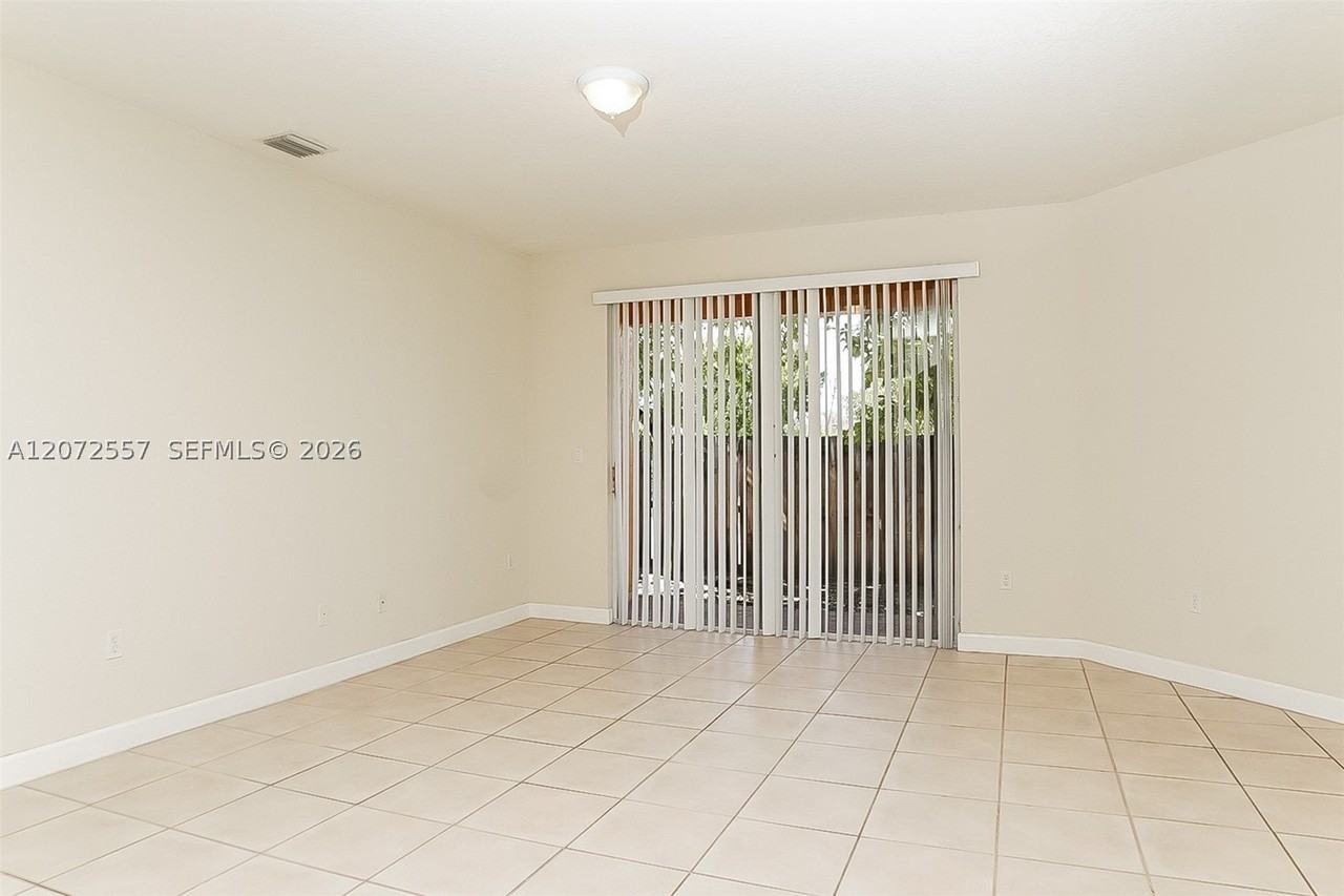 1246 Sw 146th Ct - Photo 2 of 15