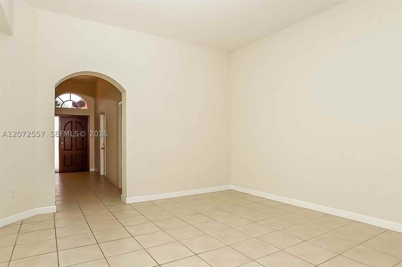 1246 Sw 146th Ct - Photo 3 of 15