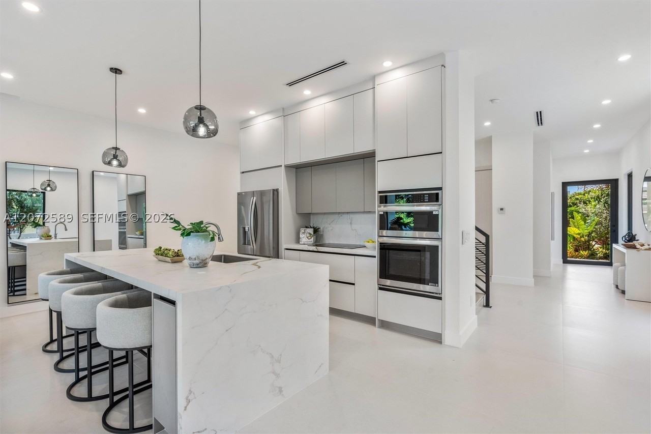 1319 Ne 13th Ave #1319 - Photo 6 of 21