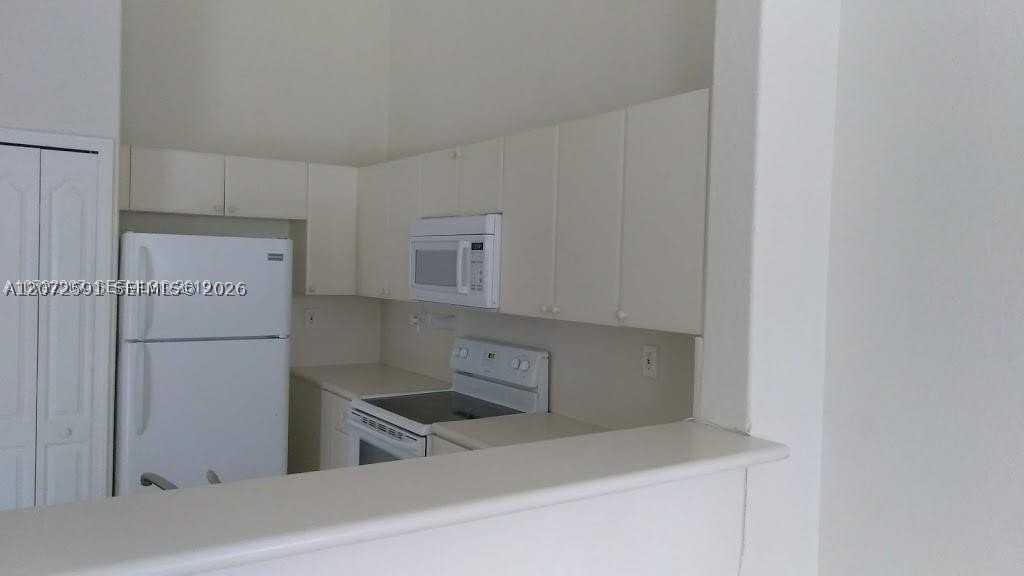 1536 Se 26th St #202 - Photo 5 of 11