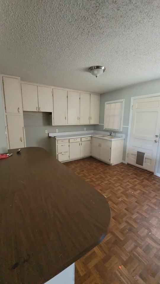 402 N B St #1 - Photo 4 of 6