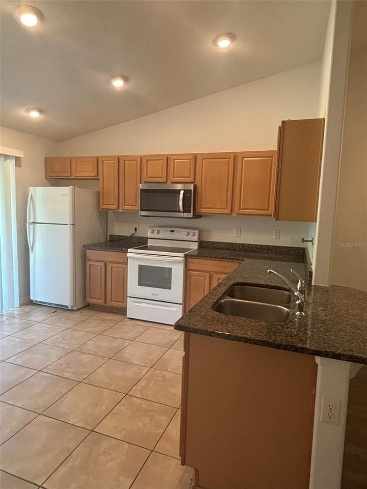 6 Wood Amber Ln #B - Photo 7 of 13