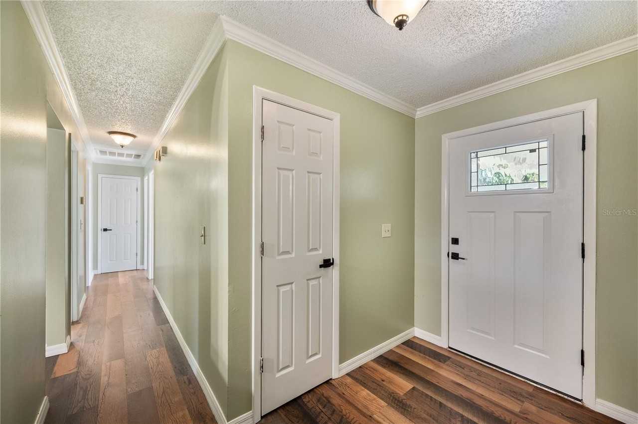 1895 W Oakwood Loop - Photo 4 of 37