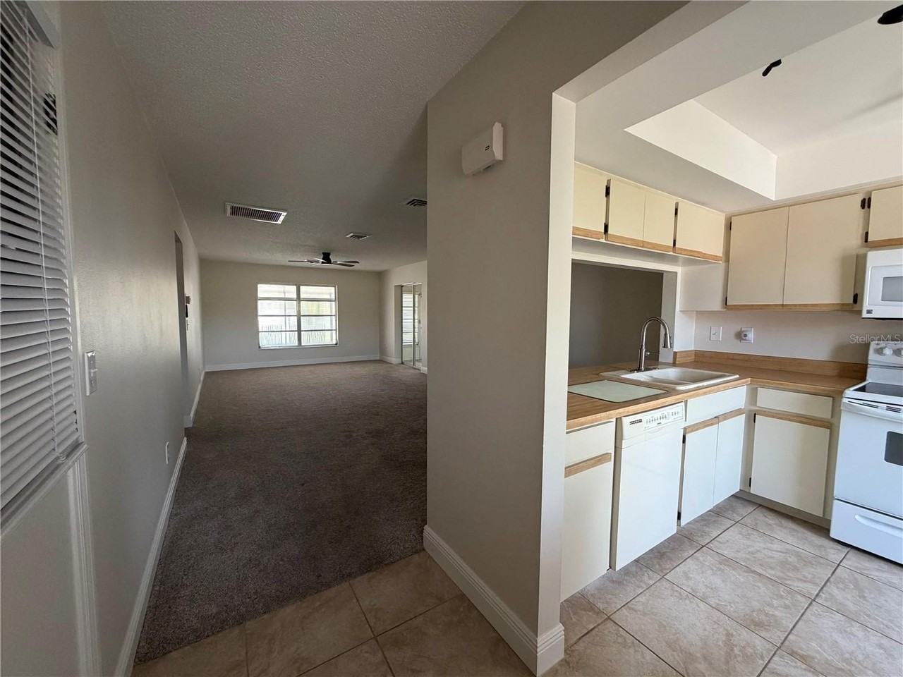 635 Harvey St - Photo 3 of 23