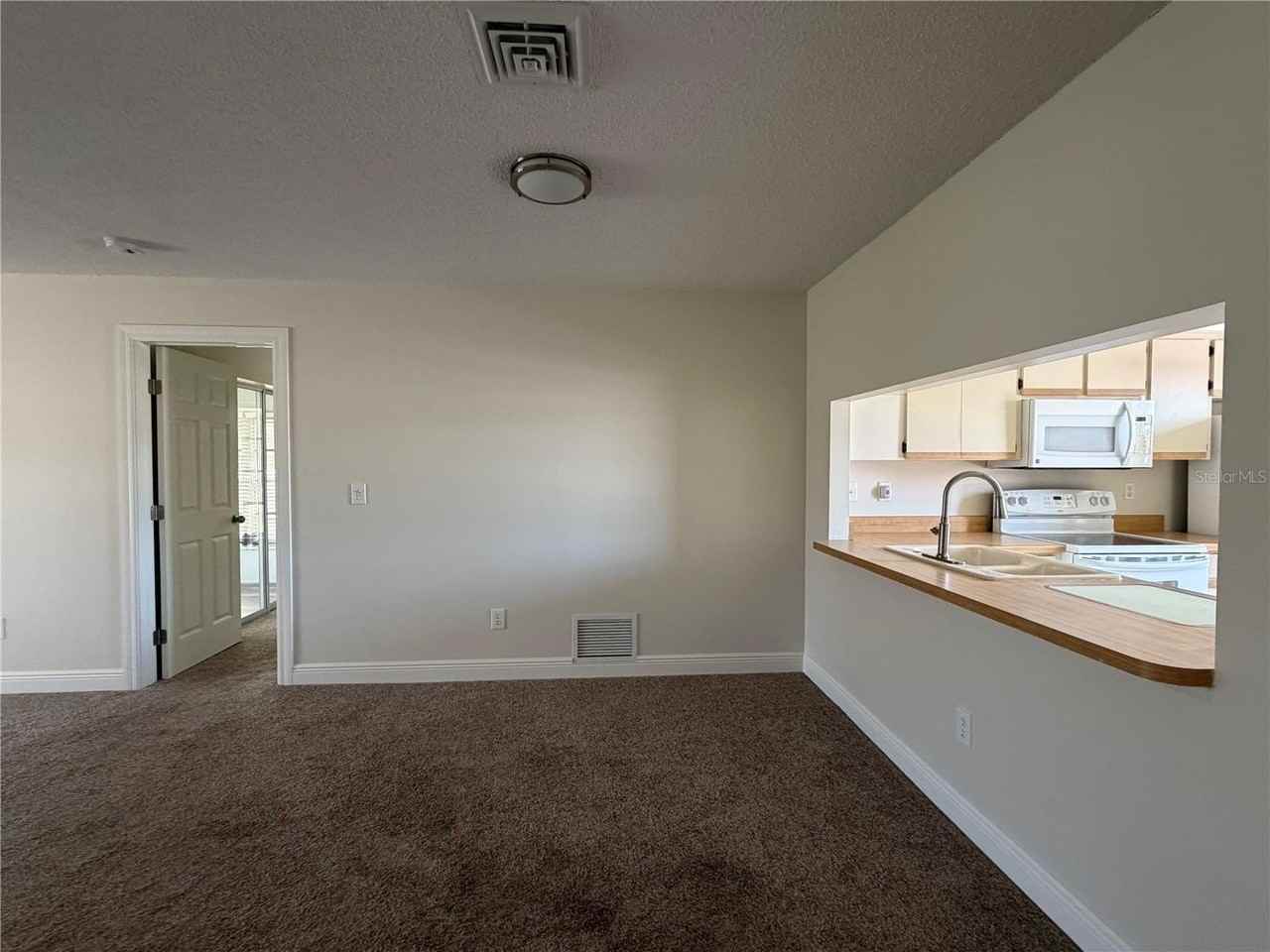 635 Harvey St - Photo 7 of 23