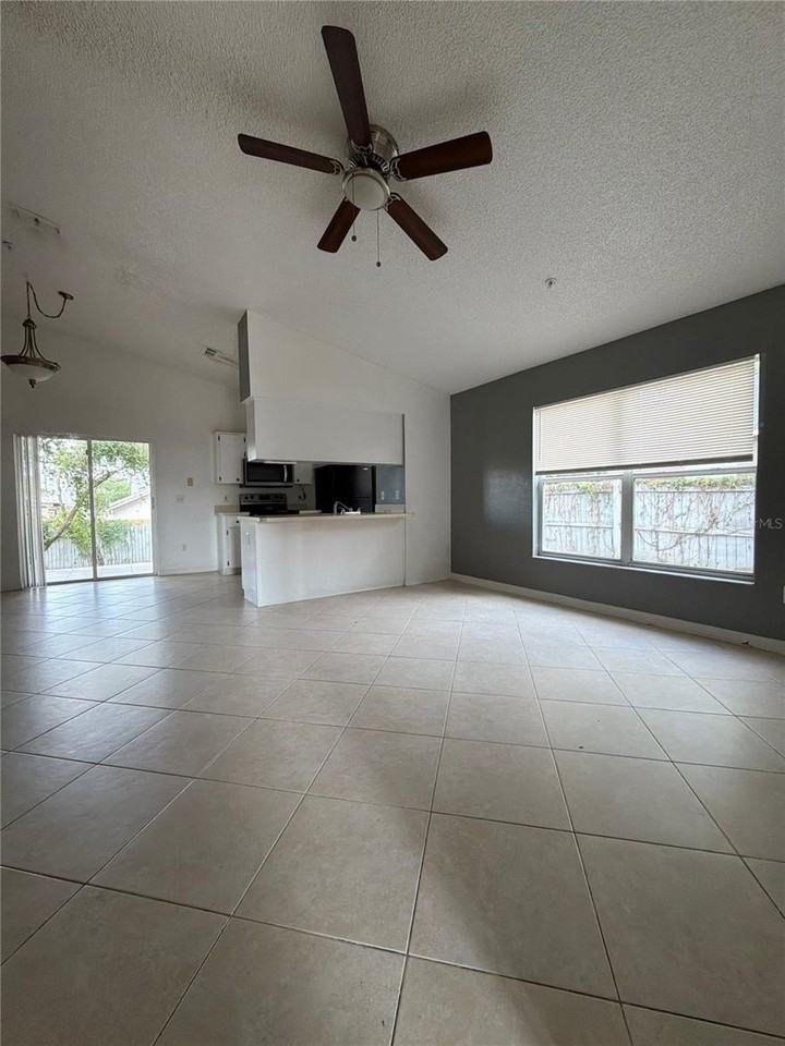 13855 Glasser Ave - Photo 2 of 12