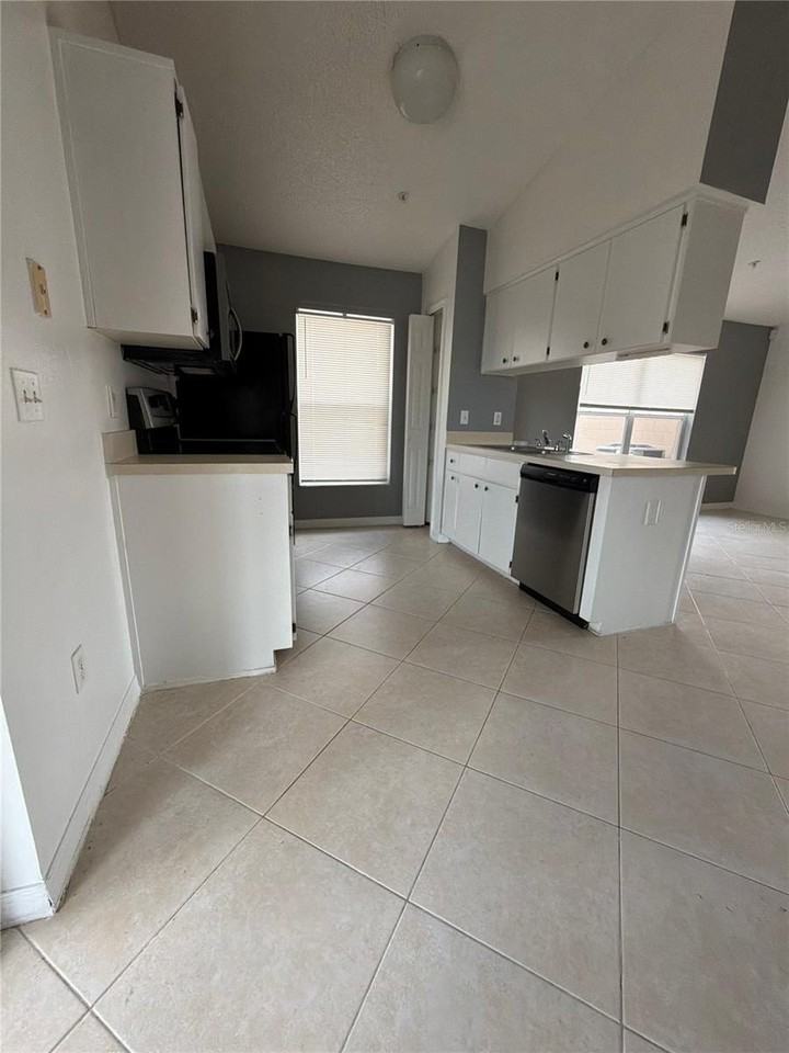 13855 Glasser Ave - Photo 3 of 12