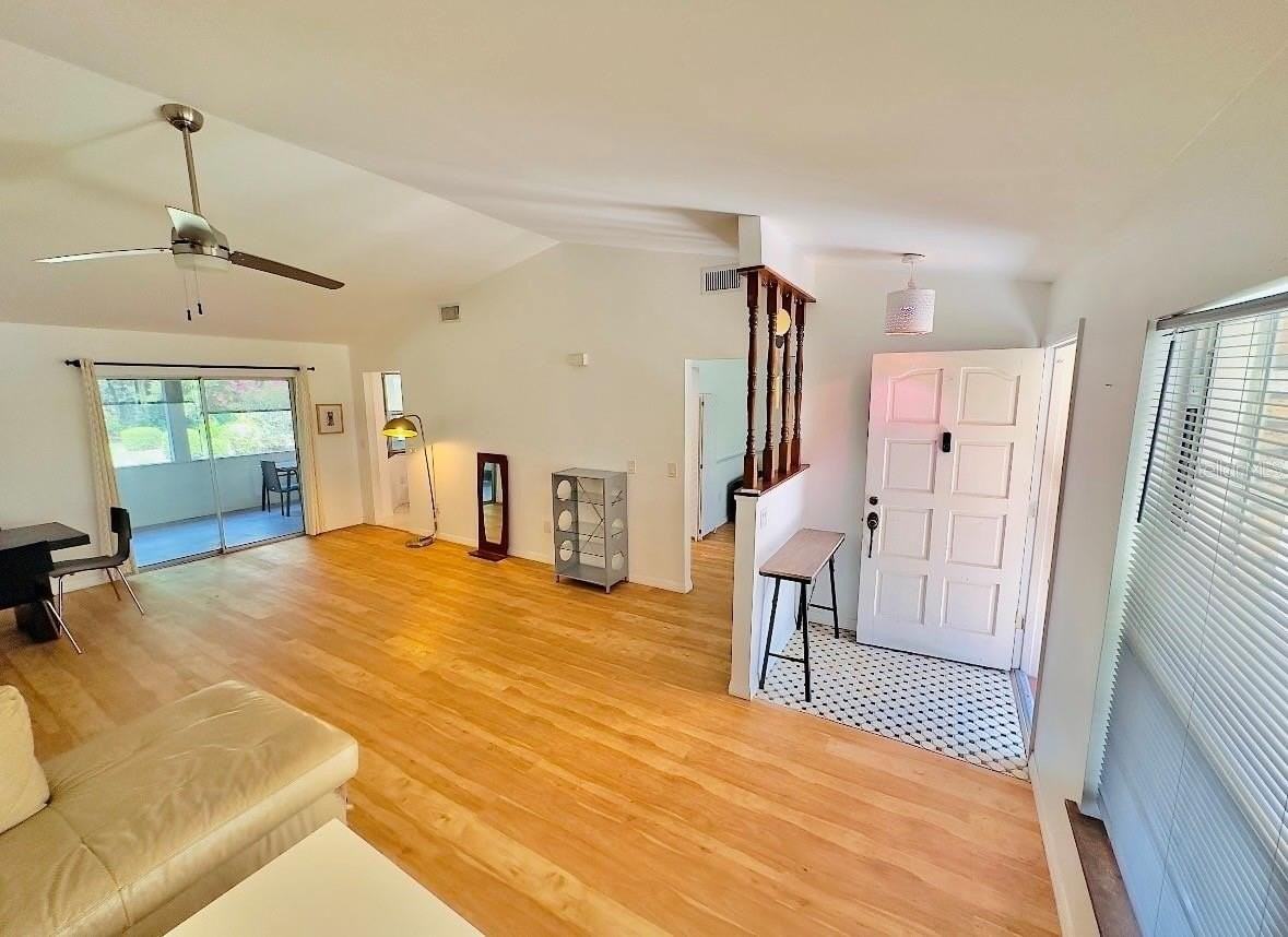 104 Hartwood St - Photo 4 of 43
