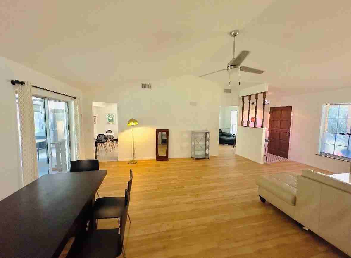 104 Hartwood St - Photo 7 of 43