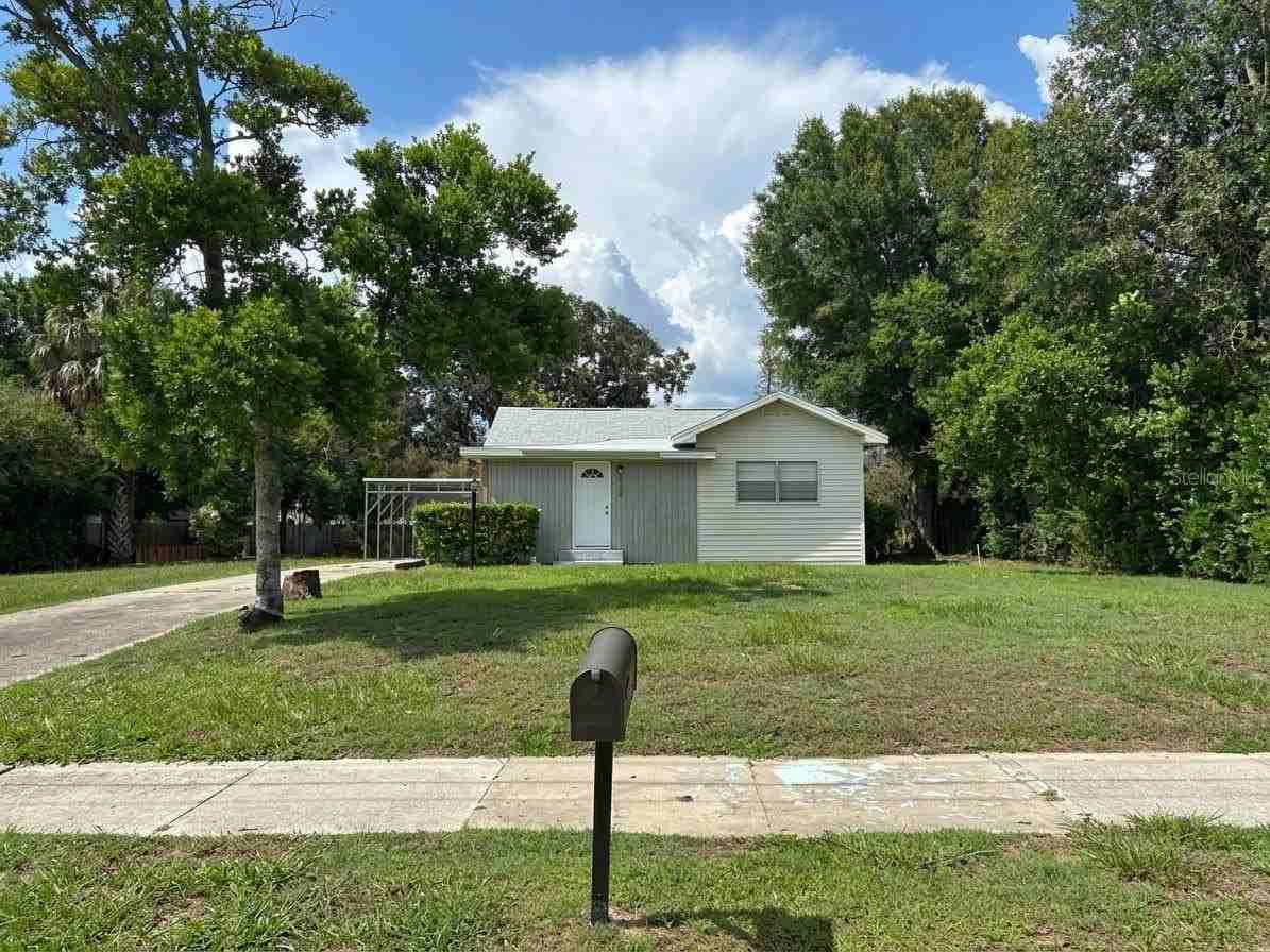 320 W Bullard Ave - Photo 2 of 23