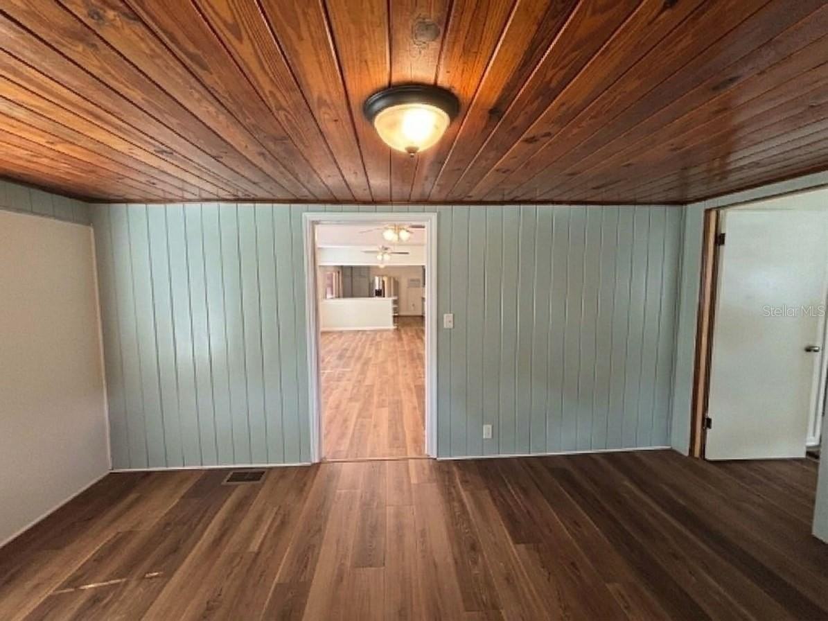 320 W Bullard Ave - Photo 3 of 23