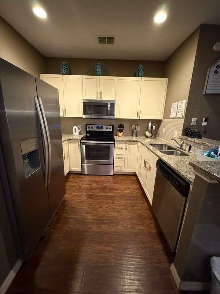 3200 Gold Ln - Photo 4 of 22