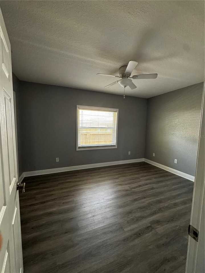 5745 Montana Ave - Photo 3 of 10