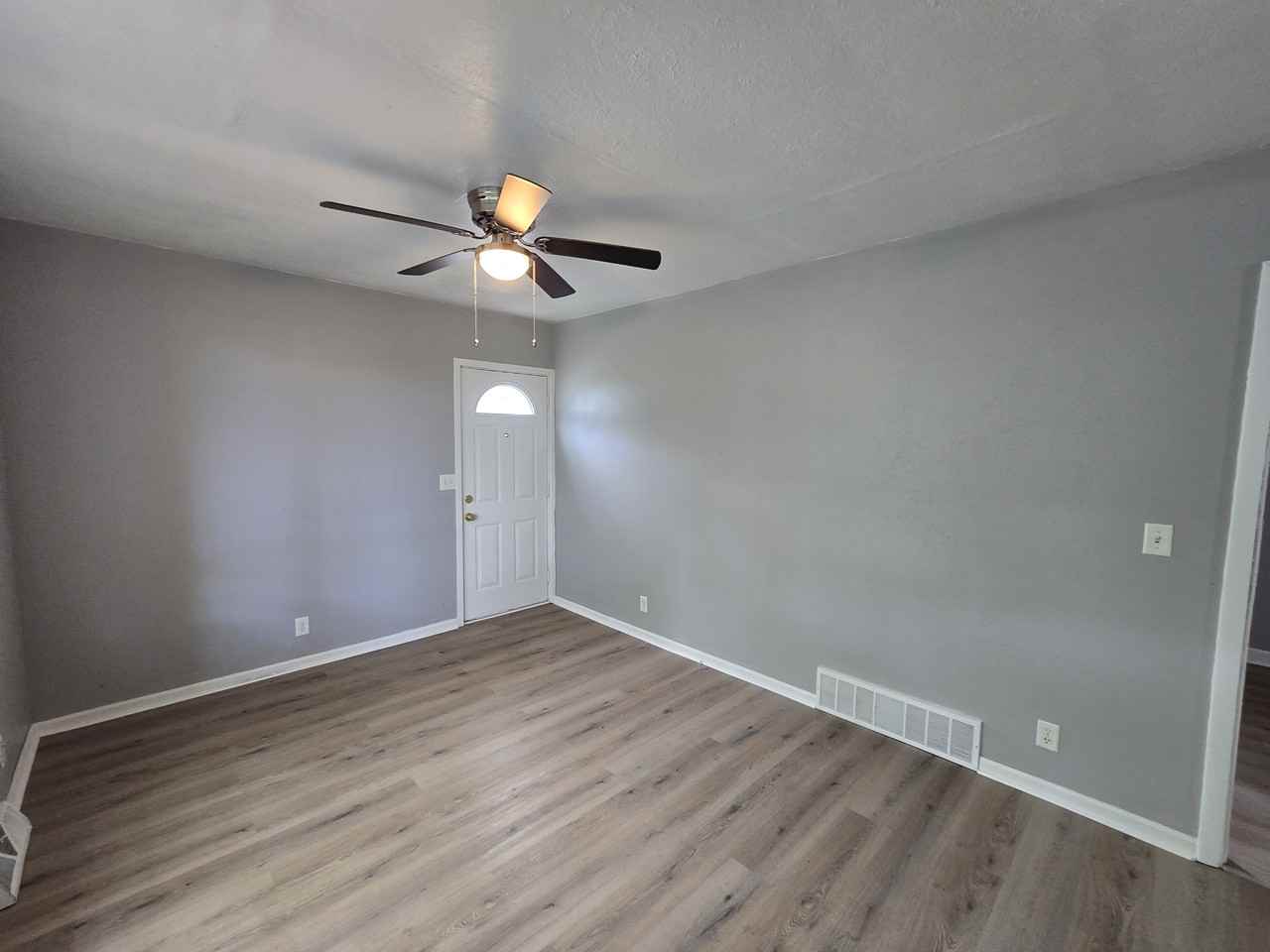 512 Maynard Ave #1 - Photo 4 of 23