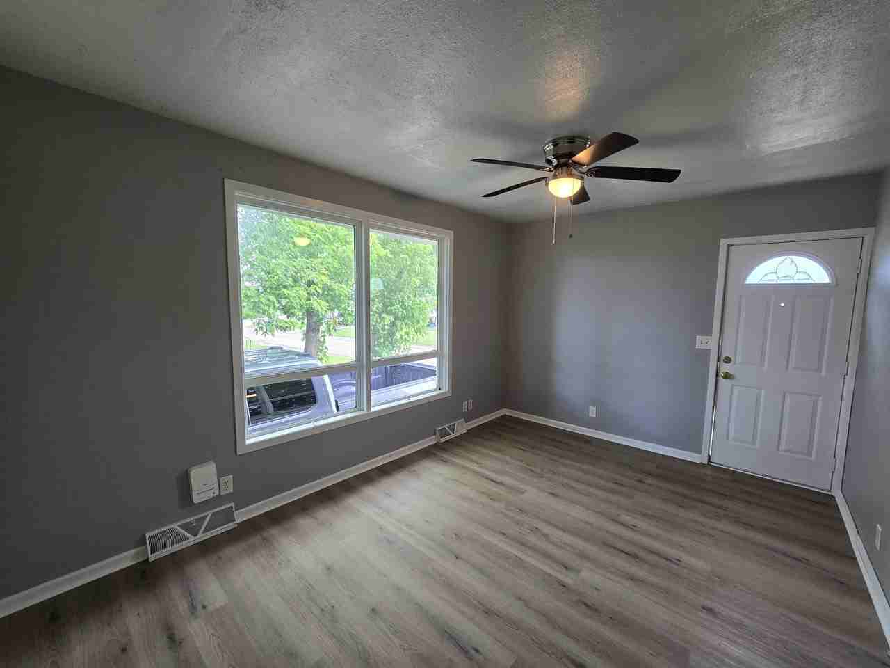 512 Maynard Ave #1 - Photo 5 of 23