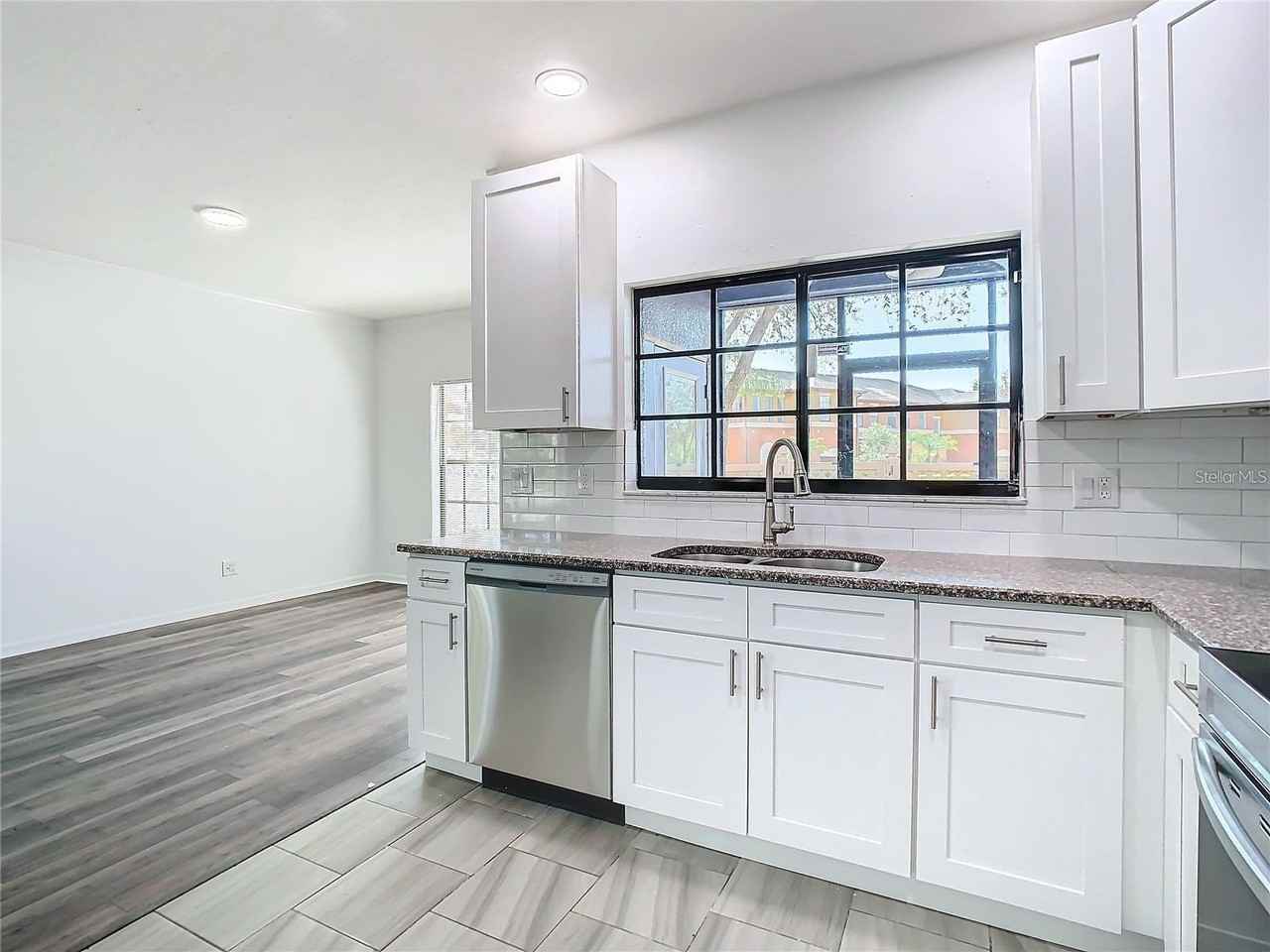 1019 Blackwater Dr - Photo 4 of 11