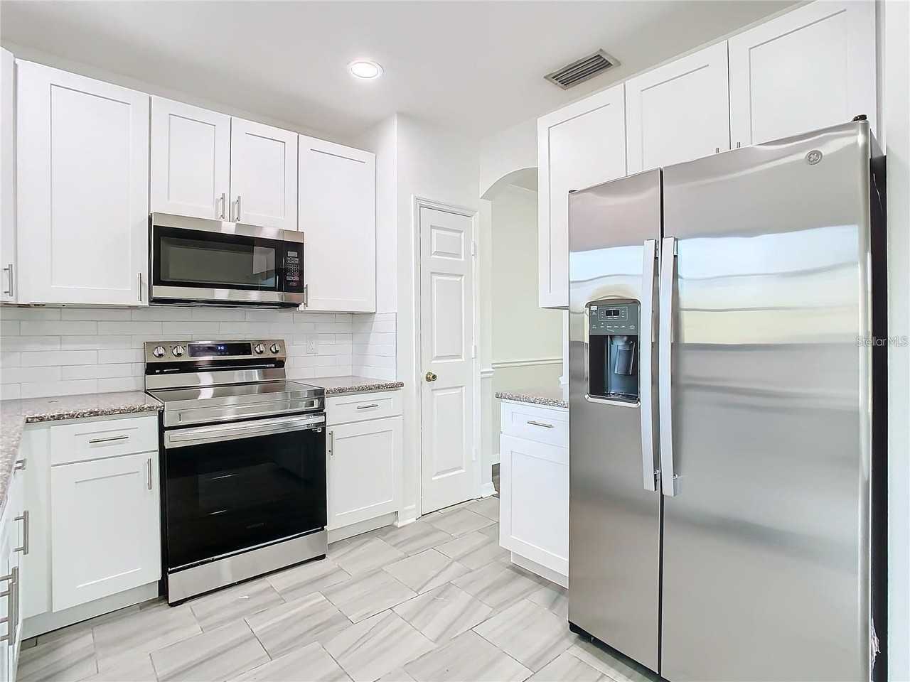 1019 Blackwater Dr - Photo 5 of 11