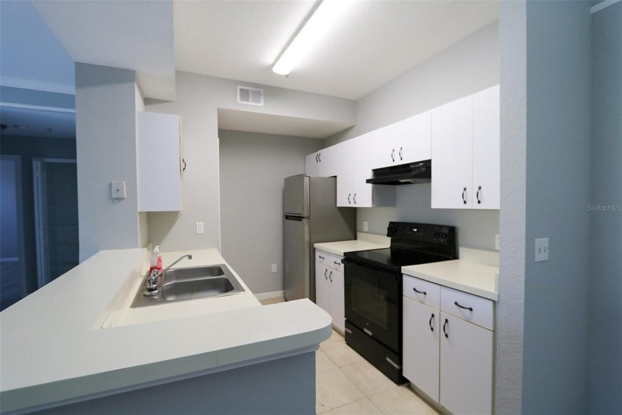 17101 Carrington Park Dr #405 - Photo 2 of 33