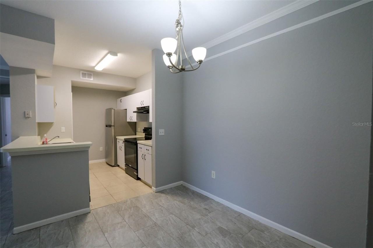 17101 Carrington Park Dr #405 - Photo 7 of 33