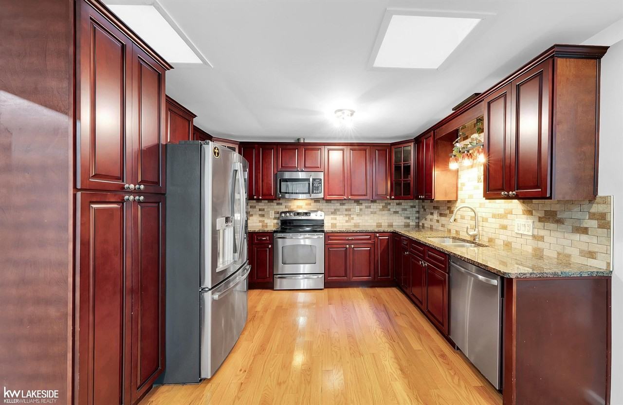 107 Bloomfield Blvd - Photo 3 of 48