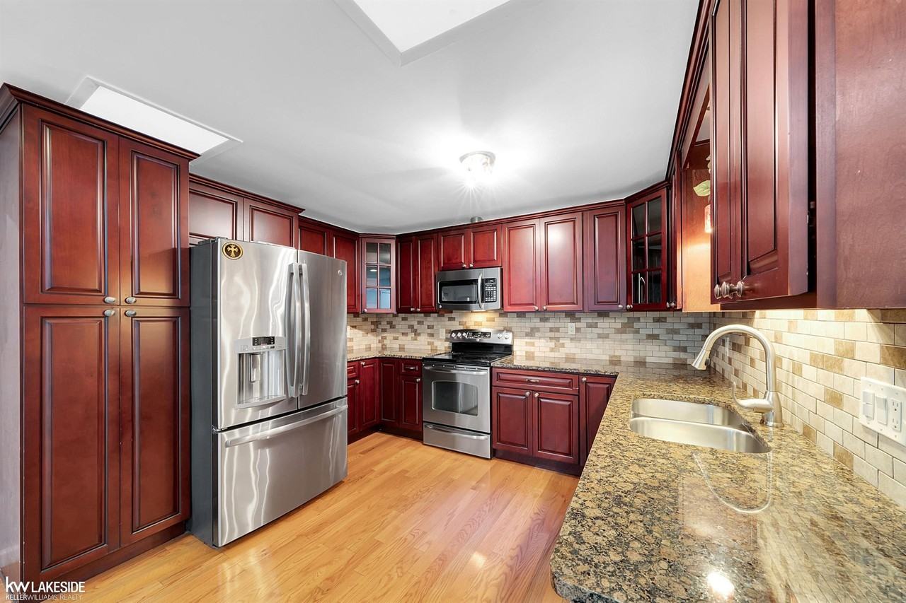 107 Bloomfield Blvd - Photo 4 of 48