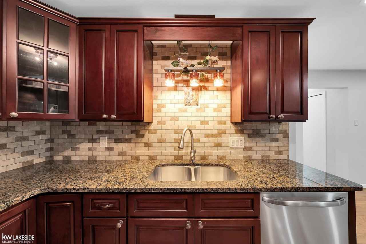 107 Bloomfield Blvd - Photo 5 of 48