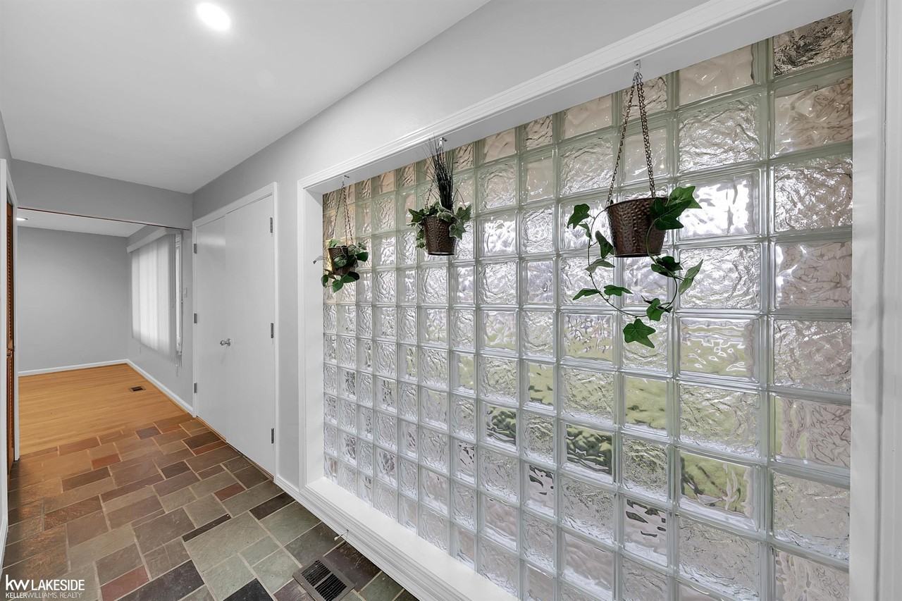 107 Bloomfield Blvd - Photo 7 of 48