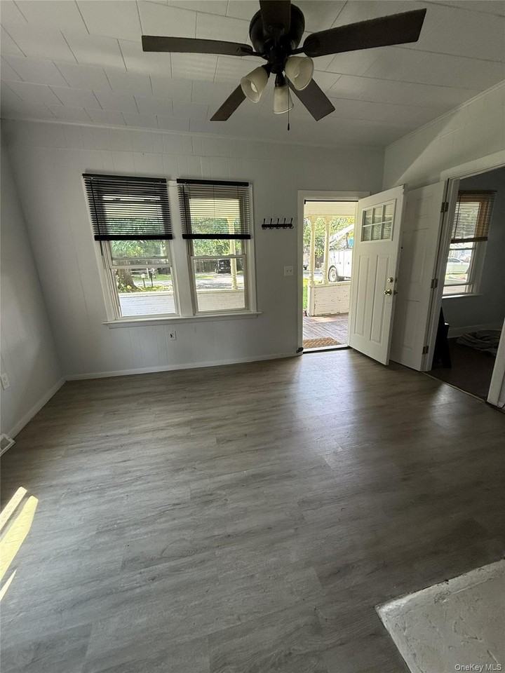 15 Court Ave - Photo 2 of 6