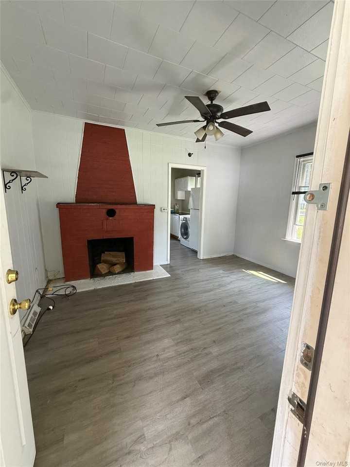 15 Court Ave - Photo 4 of 6