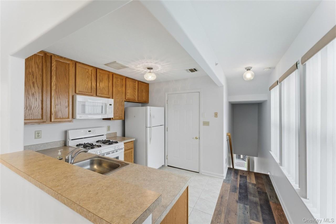 136 Meridian Blvd - Photo 5 of 11