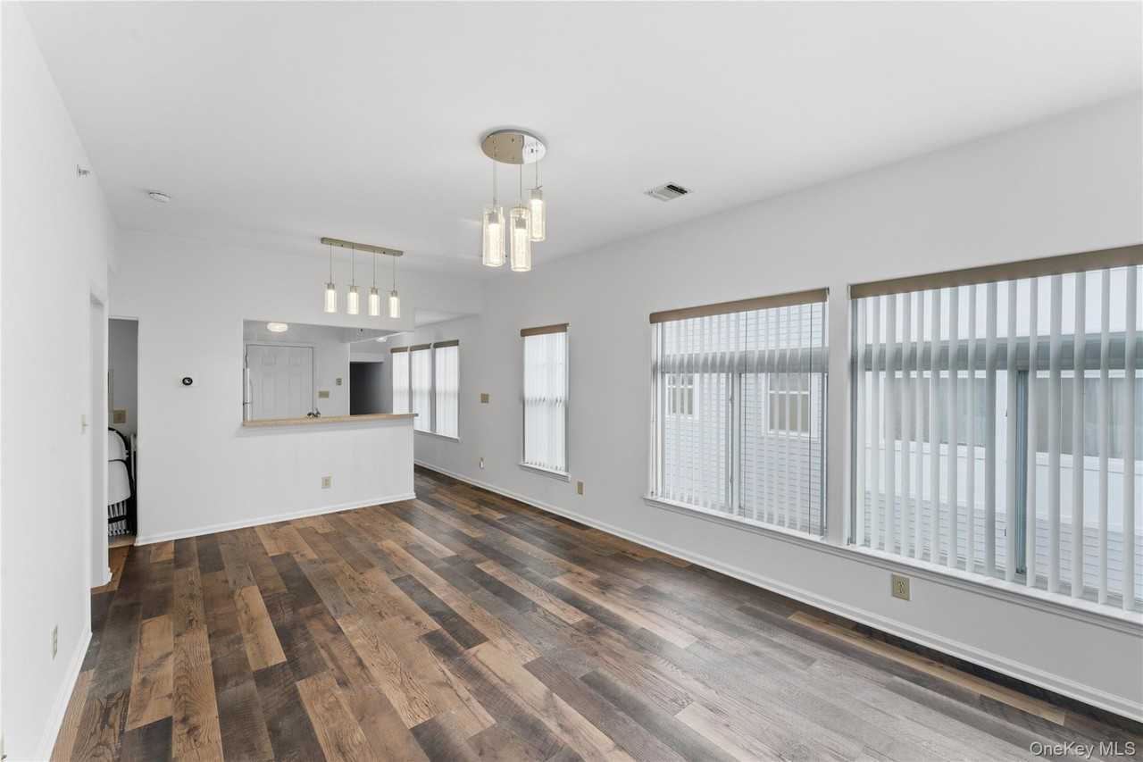 136 Meridian Blvd - Photo 7 of 11