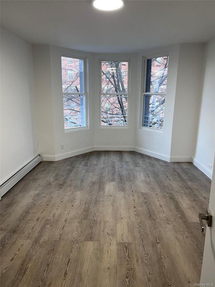 1062 Clay Ave #1FL - Photo 2 of 5
