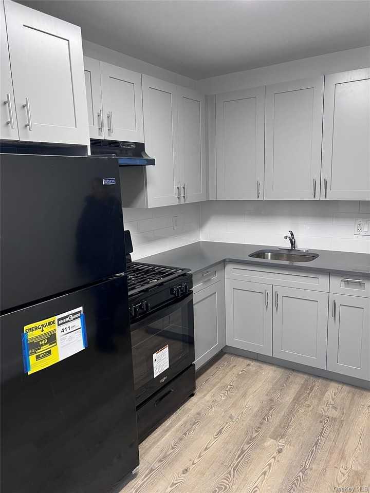 1062 Clay Ave #1FL - Photo 3 of 5