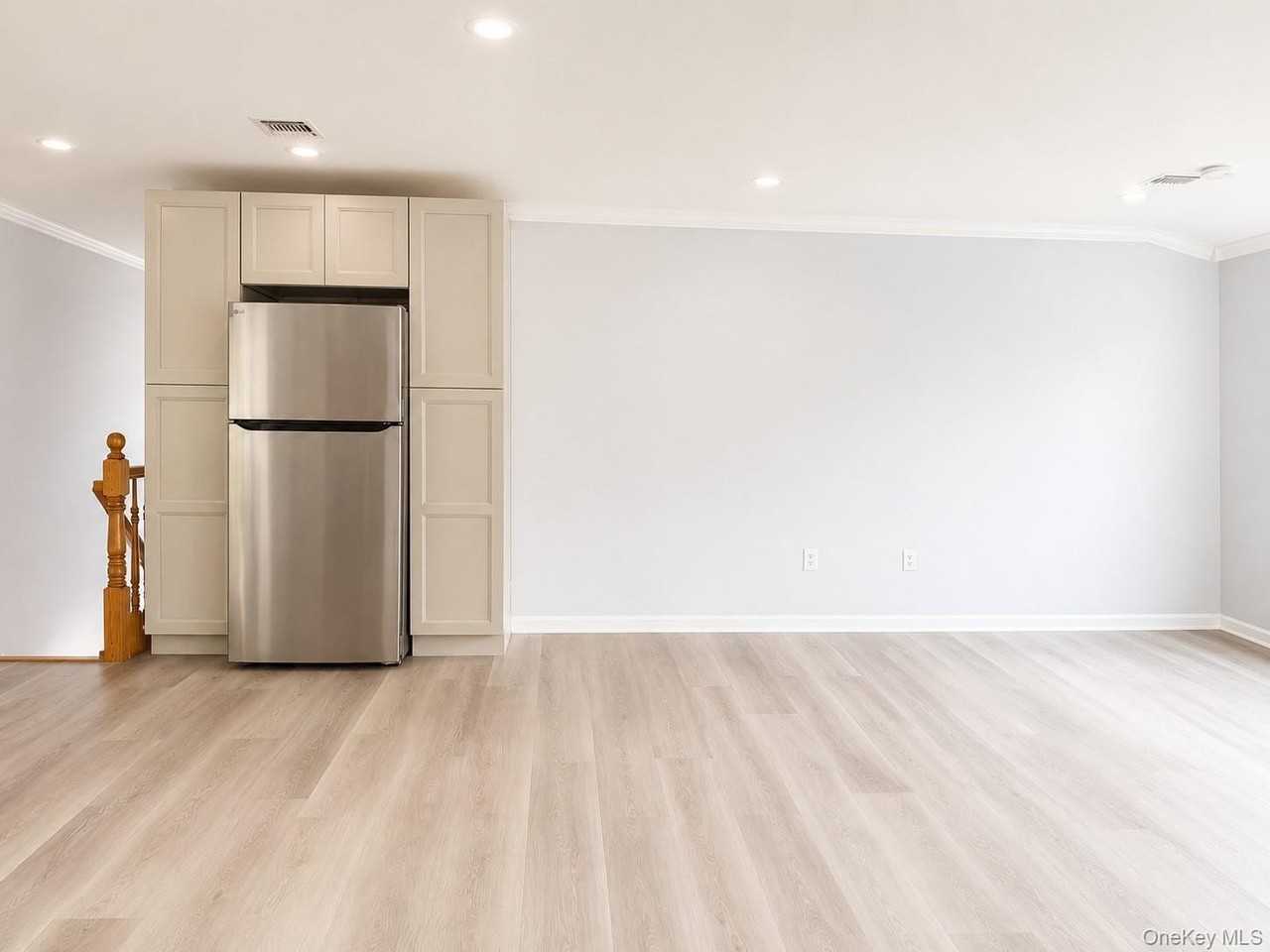 24493 61st Ave - Photo 2 of 9