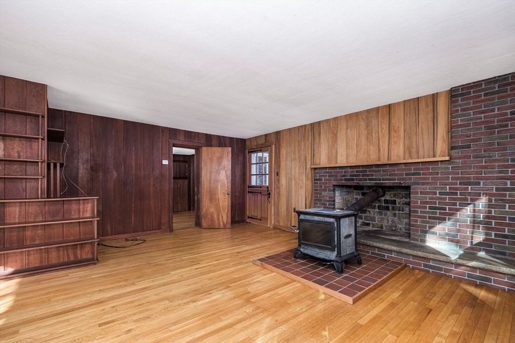 445 Glen Rd - Photo 6 of 21