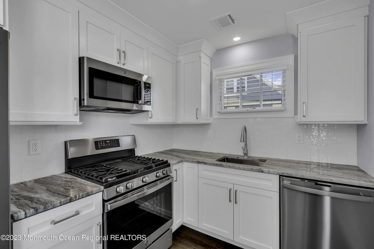 419 10th Ave #REAR - Photo 3 of 20