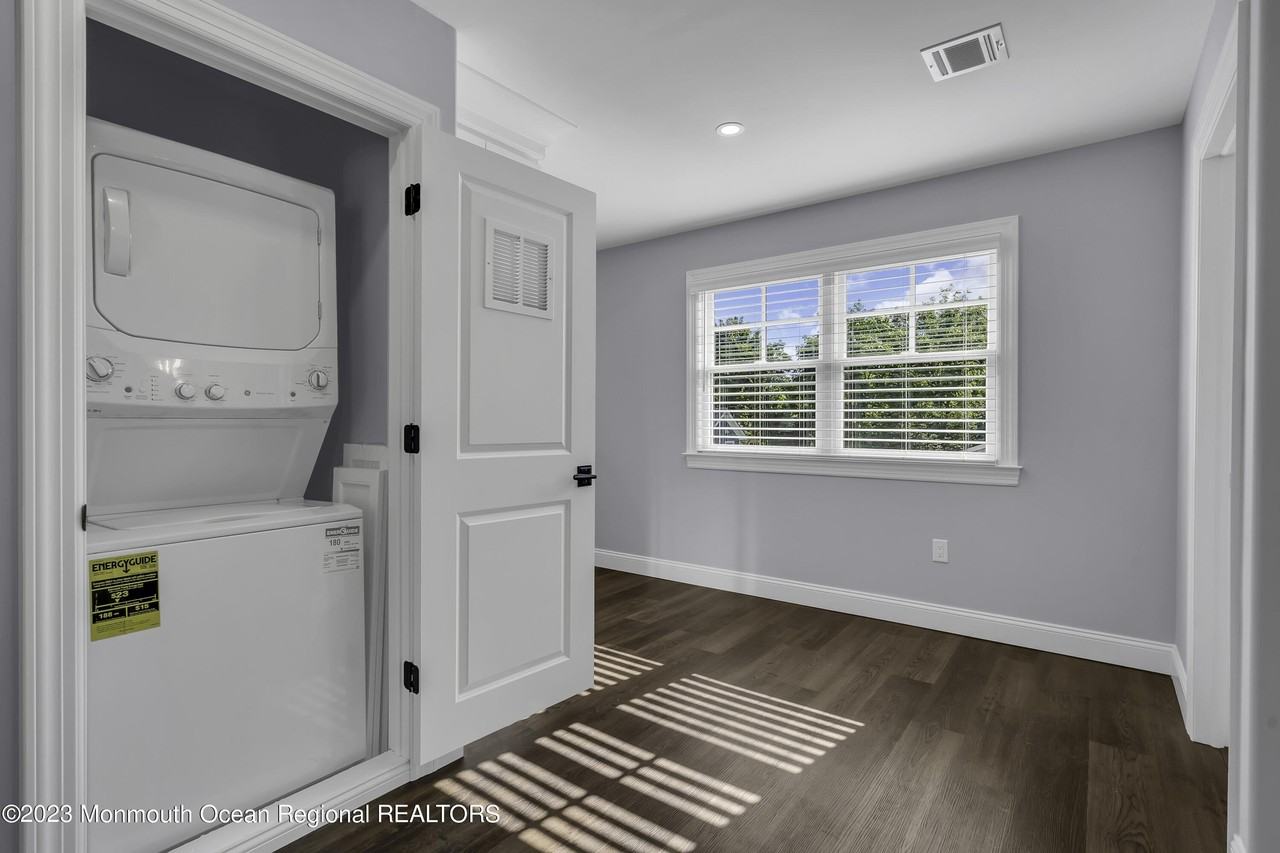 419 10th Ave #REAR - Photo 6 of 20