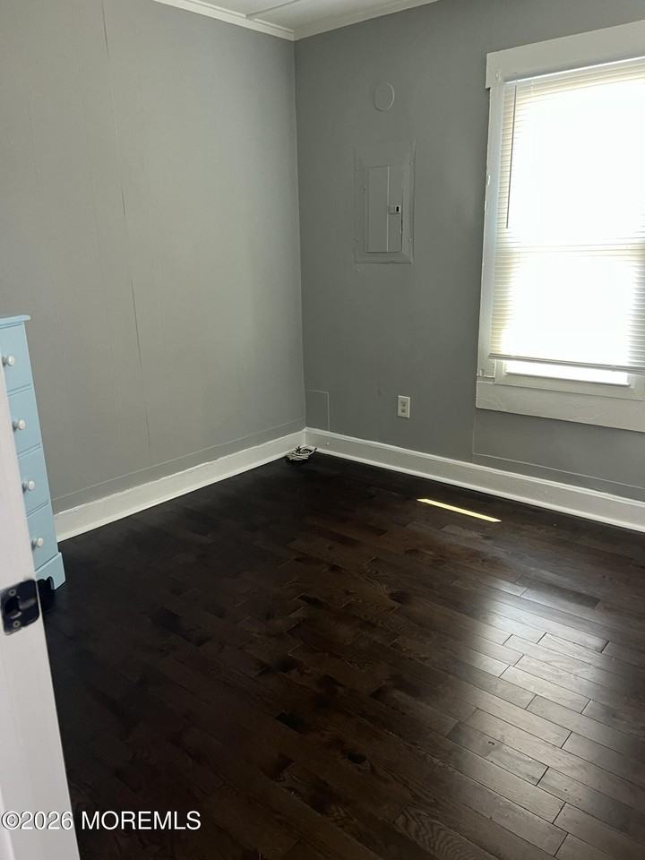 225 Lincoln Ave #3 - Photo 6 of 9